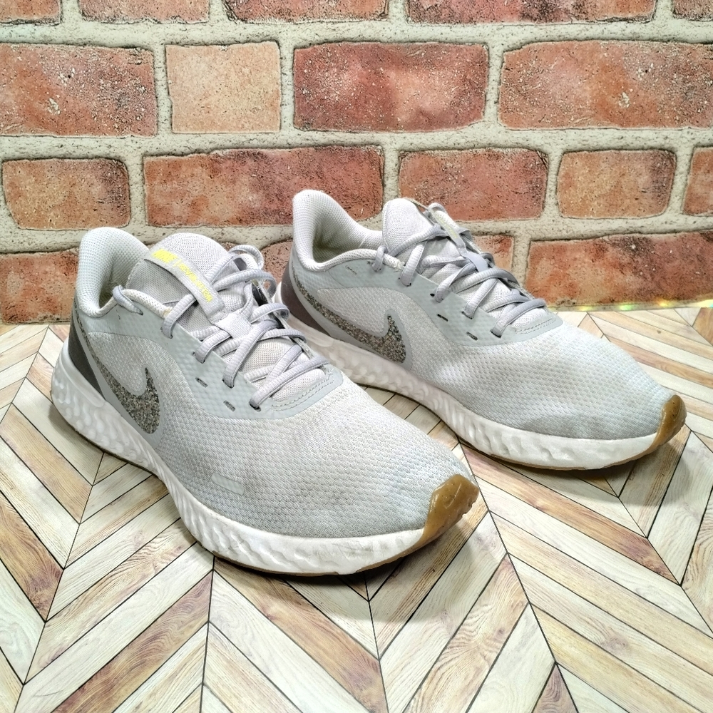 Nike Revolution 5